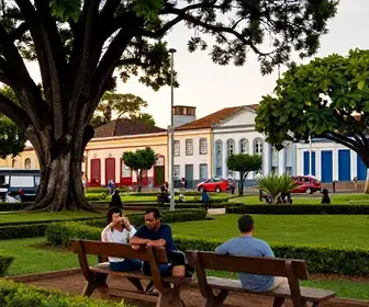 Descubra a Praça Saraiva: O Coração de Teresina Descubra a Praça Saraiva: O Coração de Teresina
